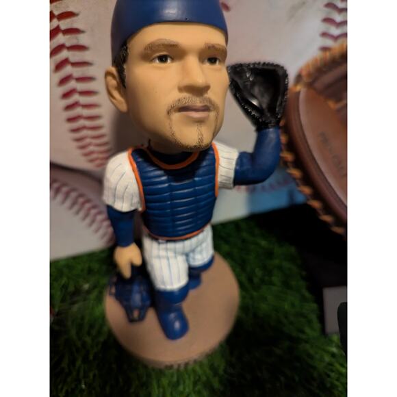 ⚾Mike Piazza Lot – Mets & A’s Bobbleheads + Rawlings Leather Mini Mitt - Picture 6 of 10